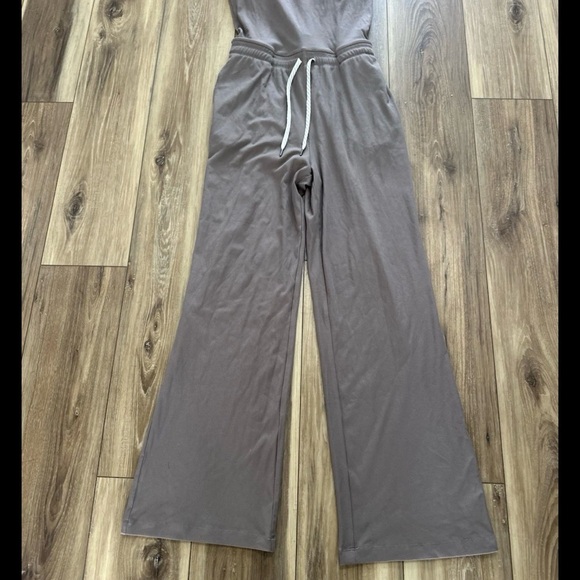 Vuori women’s pose scoop Jumpsuit size medium - Picture 2 of 6
